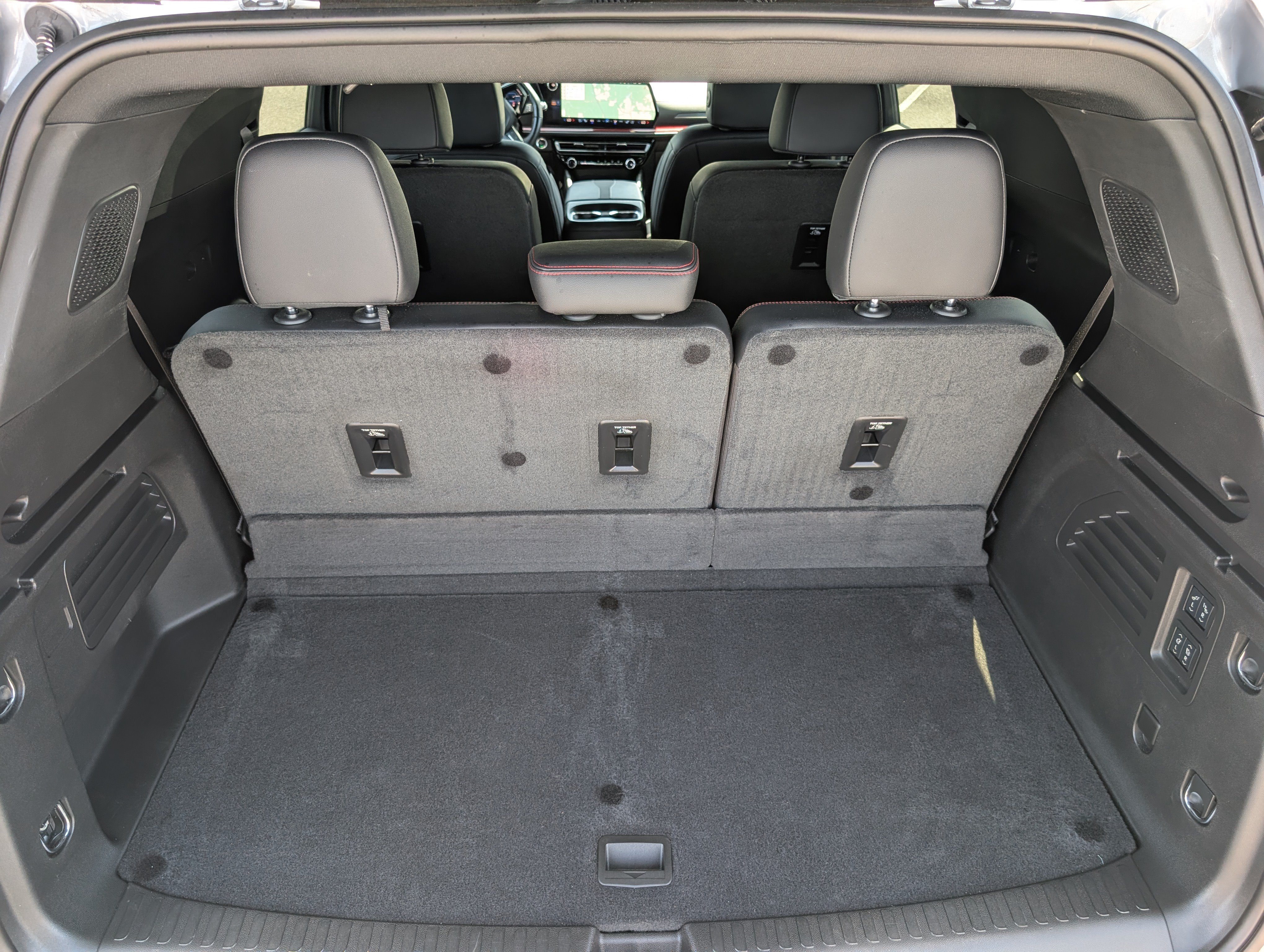 Used 2025 Chevrolet Traverse RS w/ LPO, Floor Liner Package FWD image 14