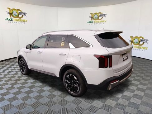 Used 2025 Kia Sorento S w/ Panoramic Sunroof Package image 7