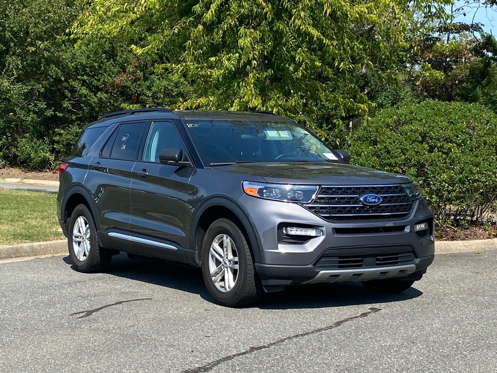 Used 2024 Ford Explorer XLT w/ Equipment Group 202A AWD/4WD image 2