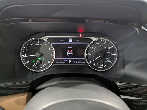 Used 2022 Nissan Pathfinder Platinum AWD/4WD image 25