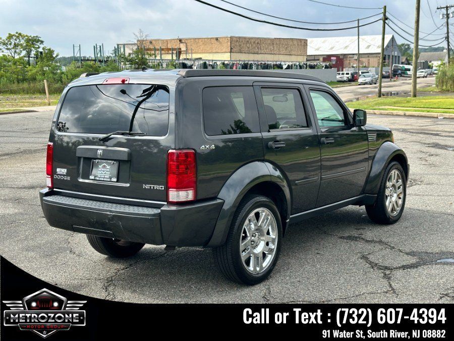 Used 2011 Dodge Nitro Heat AWD/4WD image 4