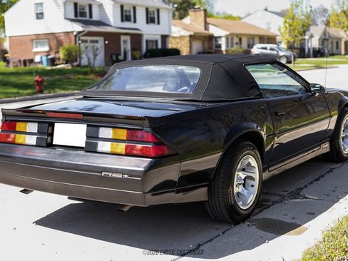 Used 1989 Chevrolet Camaro LT RWD image 18