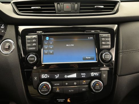 Used 2017 Nissan Rogue SL w/ SL Premium Package FWD image 19