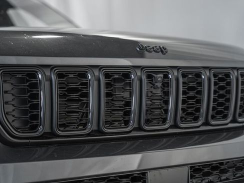 New 2025 Jeep Grand Cherokee L Limited w/ Luxury Tech Group II image 12