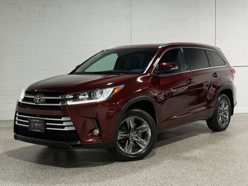 Used 2017 Toyota Highlander Limited Platinum image 2