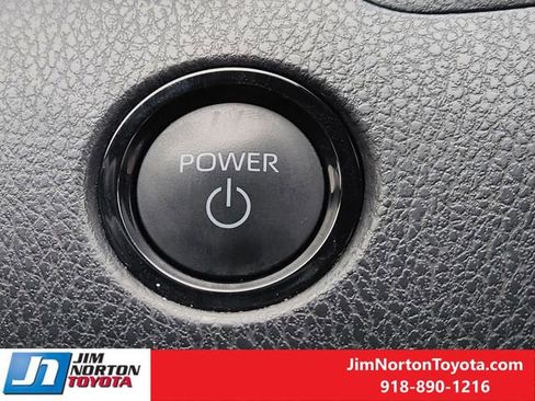 Used 2025 Toyota Camry SE image 22