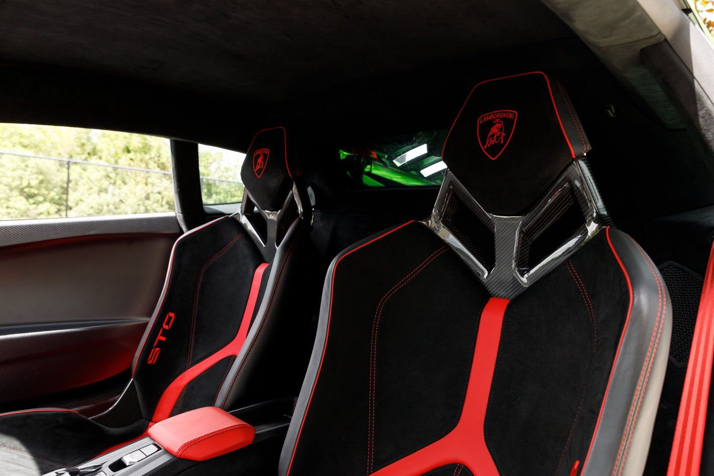 Used 2023 Lamborghini Huracan STO RWD image 39