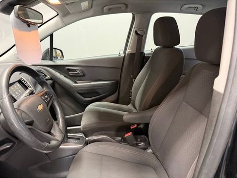 Used 2019 Chevrolet Trax LS FWD image 16