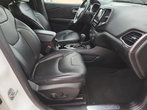 Used 2019 Jeep Cherokee Limited FWD image 9