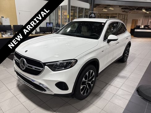Used 2025 Mercedes-Benz GLC 350e 4MATIC w/ Driver Assistance Package image 1