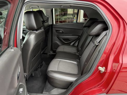 Used 2018 Chevrolet Trax LT w/ LT Convenience Package FWD image 13