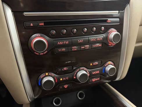 Used 2016 Nissan Pathfinder Platinum w/ Family Entertainment Package FWD image 21