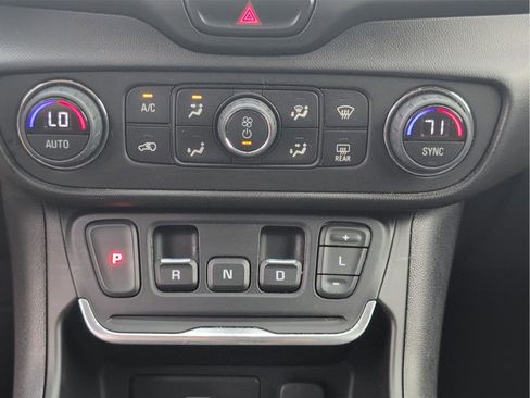 Used 2018 GMC Terrain SLE w/ Driver Convenience Package image 21