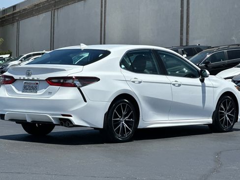 Used 2023 Toyota Camry SE w/ Audio Upgrade Package FWD image 2