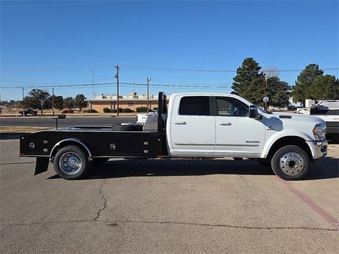 New 2024 RAM 4500 4x4 Crew Cab DRW image 5