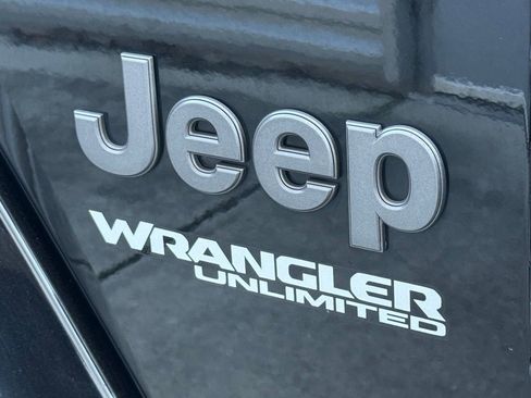 Used 2019 Jeep Wrangler Unlimited Sahara w/ Quick Order Package 24M Moab image 48