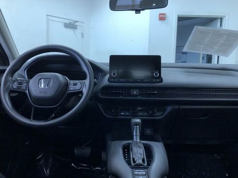 Used 2025 Honda HR-V LX image 17