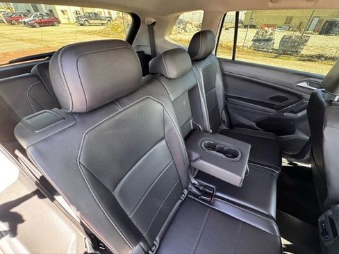 Used 2021 Volkswagen Tiguan SE FWD image 16