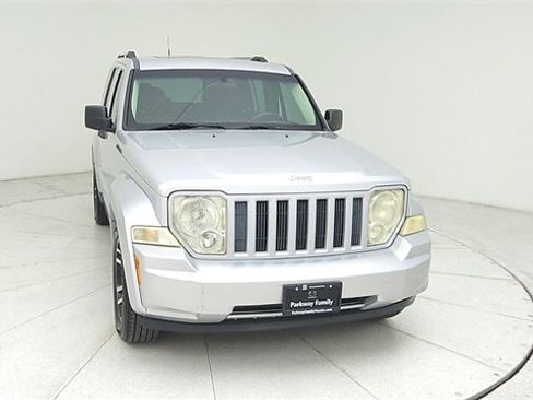 Used 2011 Jeep Liberty 70th Anniversary image 2