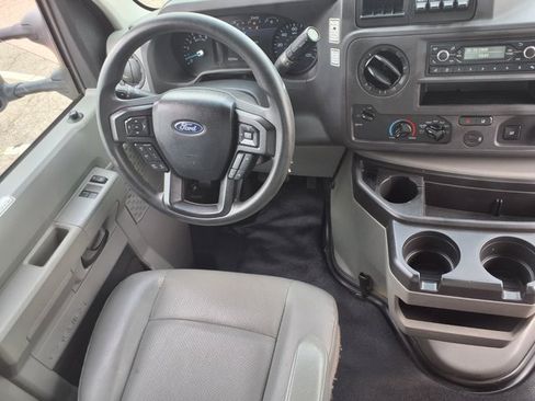 Certified 2022 Ford E-350 and Econoline 350 Super Duty RWD image 4