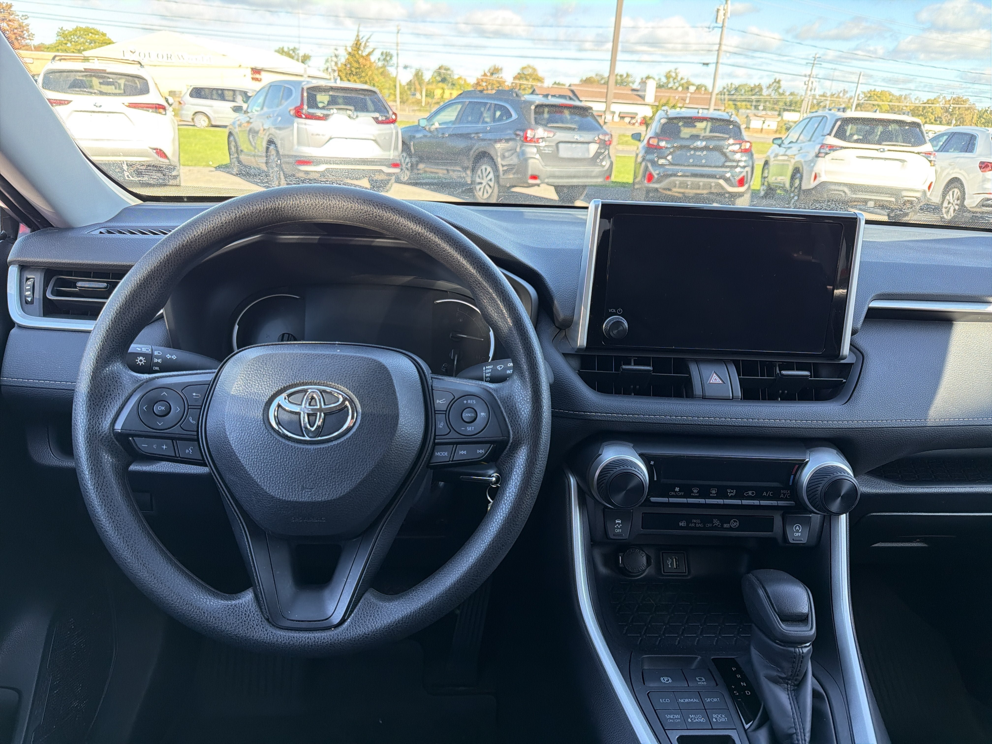 Used 2024 Toyota RAV4 LE AWD/4WD image 12