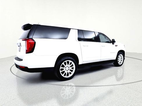 Used 2022 GMC Yukon XL SLT w/ SLT Premium Package image 12