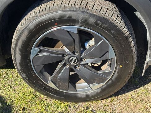 Used 2025 Nissan Rogue SV image 32