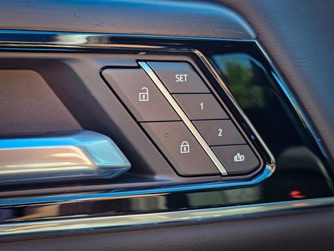 New 2026 GMC Yukon XL Denali w/ Denali Reserve Package AWD/4WD image 12