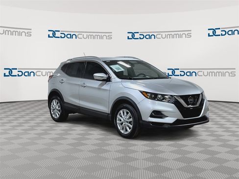 Used 2020 Nissan Rogue Sport SV image 2