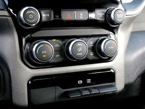 Used 2022 RAM 3500 Tradesman w/ Chrome Appearance Group AWD/4WD image 18