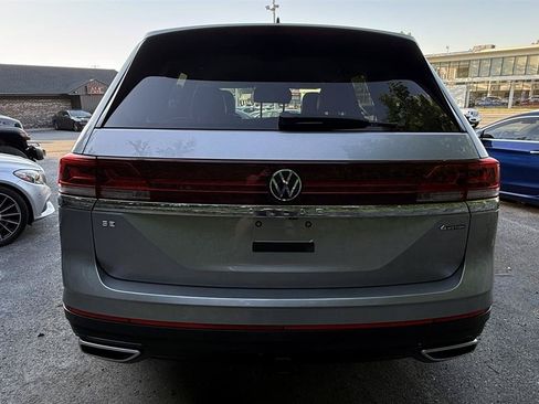 Used 2024 Volkswagen Atlas SE AWD/4WD image 15
