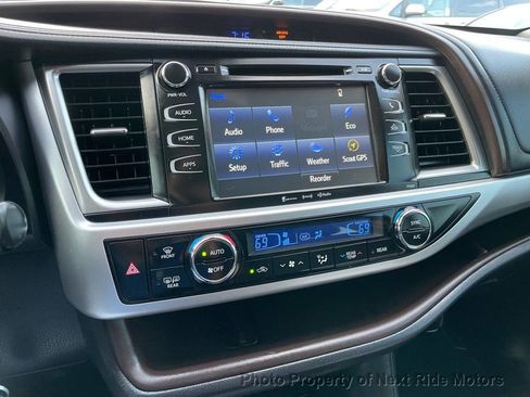 Used 2017 Toyota Highlander Plus image 24