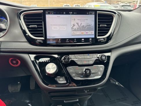 New 2026 Chrysler Pacifica Select AWD/4WD image 3