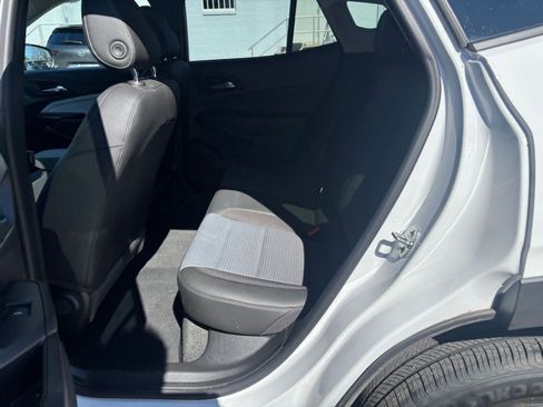 Used 2025 Chevrolet Trax LT w/ LT Convenience Package image 24