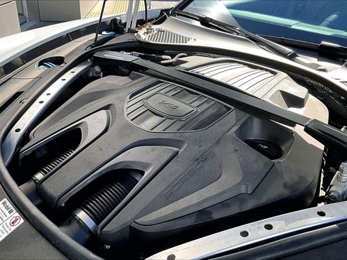 Used 2022 Porsche Panamera image 31