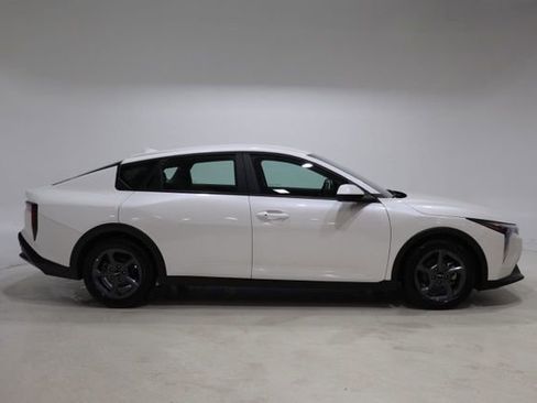 Used 2025 Kia K4 LXS image 9
