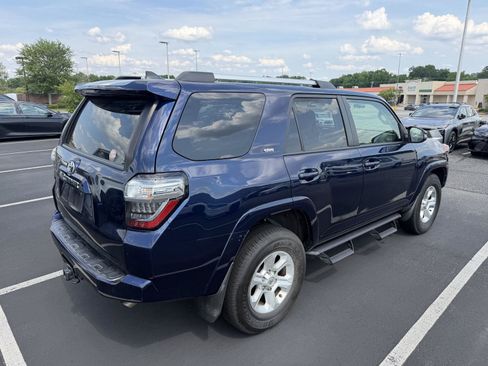 Used 2022 Toyota 4Runner SR5 Premium w/ Moonroof Package RWD image 16