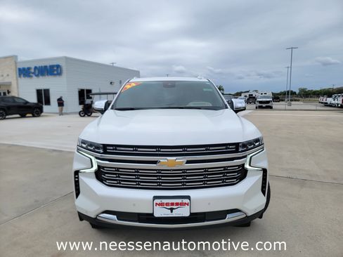 Used 2024 Chevrolet Suburban Premier RWD image 2
