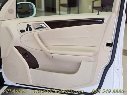 Used 2007 Mercedes-Benz C 350 Sedan image 12
