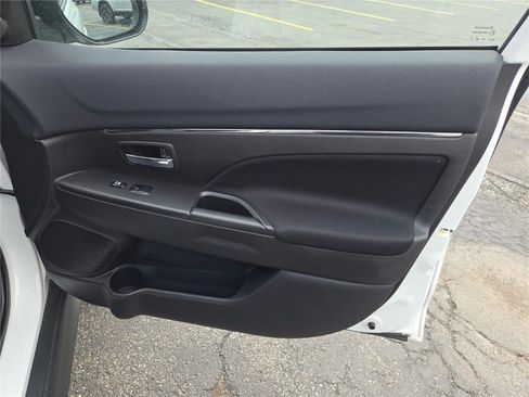 Used 2014 Mitsubishi Outlander Sport SE image 3