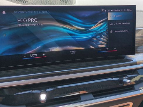 Certified 2023 BMW X7 xDrive40i w/ Premium Package AWD/4WD image 25