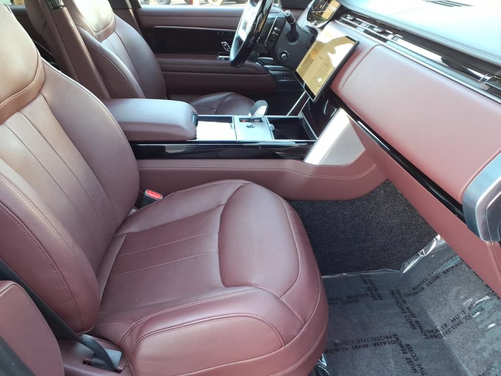 Certified 2025 Land Rover Range Rover SE AWD/4WD image 7