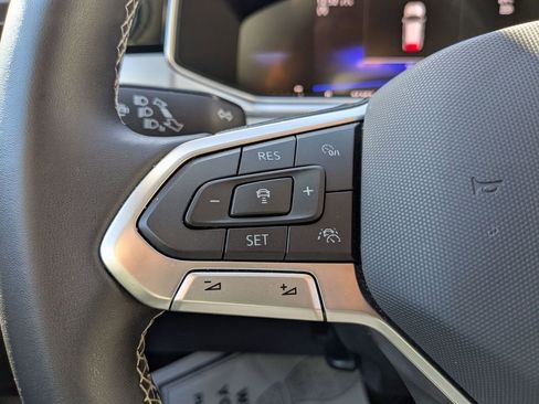 Used 2025 Volkswagen Taos SE image 17