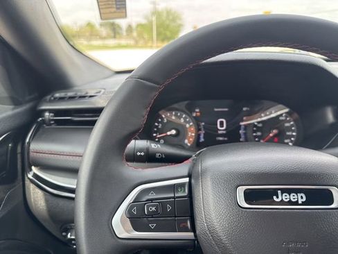 Used 2025 Jeep Compass Trailhawk AWD/4WD image 13