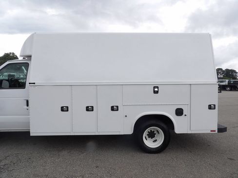 Used 2024 Ford E-350 and Econoline 350 Super Duty w/ Driver's Safety Package RWD image 36