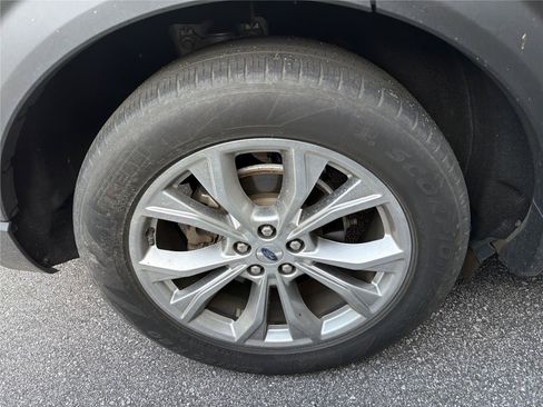Used 2023 Ford Explorer XLT w/ Equipment Group 202A RWD image 9