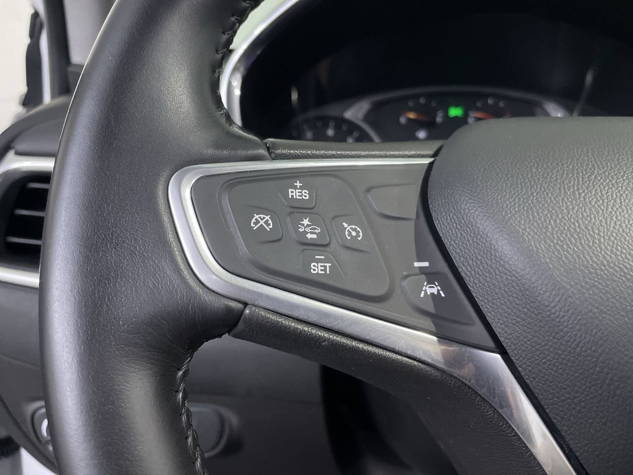 Used 2022 Chevrolet Equinox LT w/ Driver Convenience Package AWD/4WD image 26