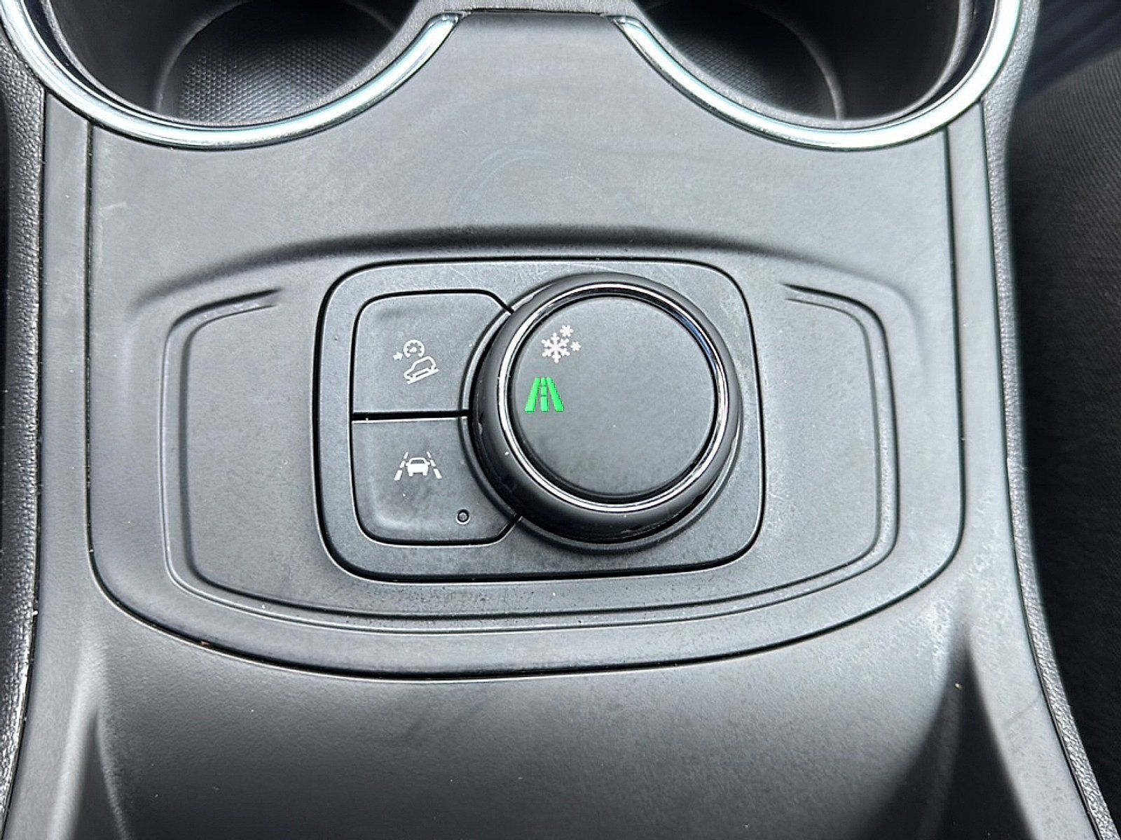 Used 2024 GMC Terrain SLE FWD image 36