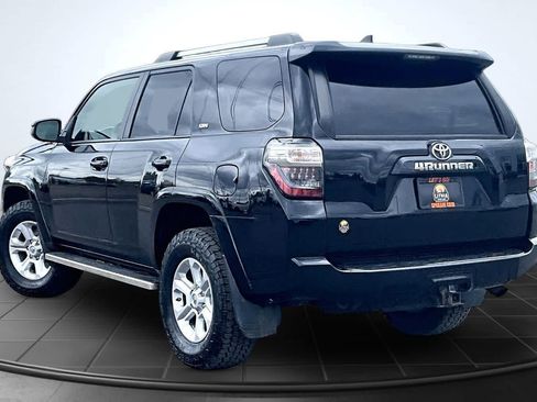 Used 2020 Toyota 4Runner SR5 AWD/4WD image 4