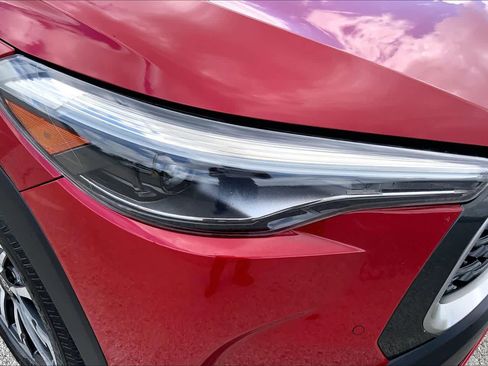 Used 2024 Toyota Corolla Cross XLE image 27